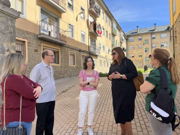 Encuentro con los vecinos de San José para informar de las próximas obras en las calles Paris y Viena