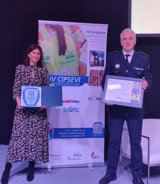 La concejala de Seguridad Ciudadana, Raquel Alonso, recoge el premio Educa Ciudad Zero categoría Oro 2021-2022 concedido a Segovia como ejemplo en la prevención de siniestros viales