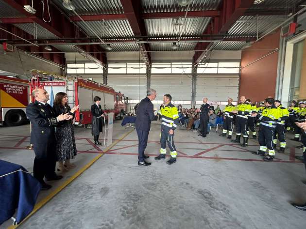Entrega de distinciones a los bomberos de Segovia que llevan 15 y más de 25 años 