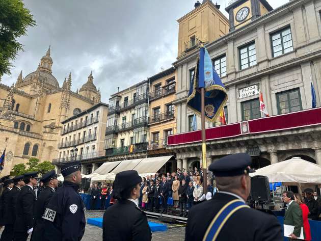 Medalla de oro a la Policía Nacional