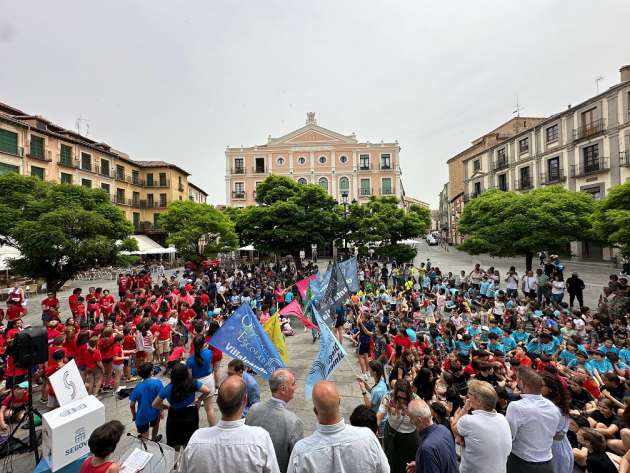 Antorcha olímpica en la plaza mayor