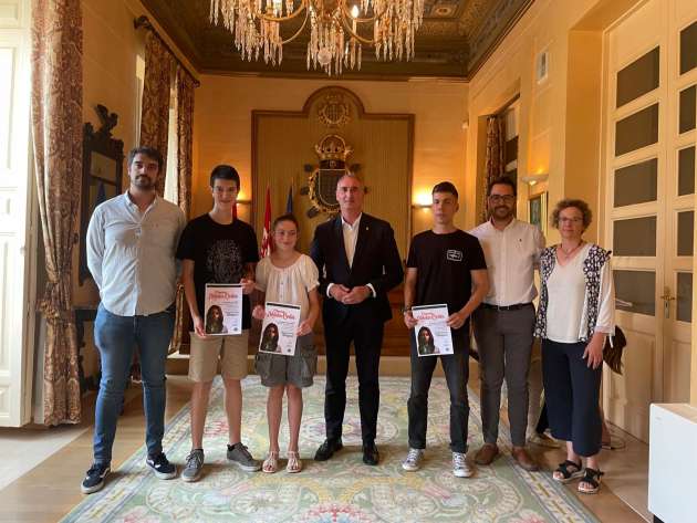 El alcalde entrega los premios del I Concurso de Relatos Cortos con motivo del Día Internacional de los Bosques
