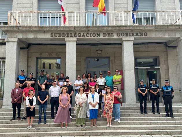Minuto silencio en la Subdelegación de Gobierno