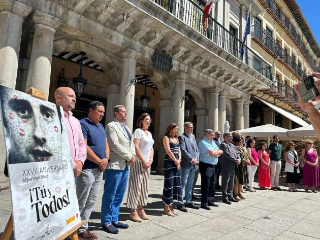 Minuto de silencio en recuerdo a Miguel Ángel Blanco en el 27 aniversario de su asesinato