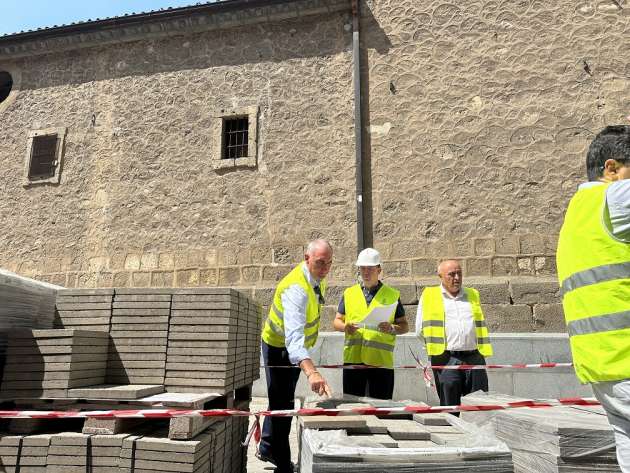 Visita las obras de reurbanización de la calle Blanca de Silos
