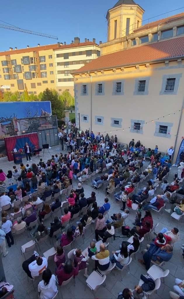 Actuación de Festicárcel en el patio