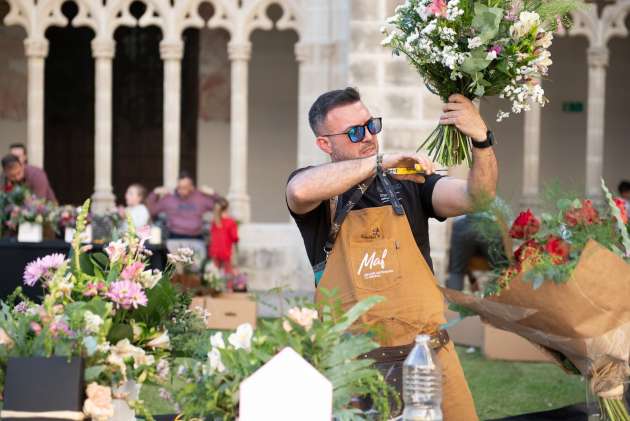 Certamen mejor artesano florista