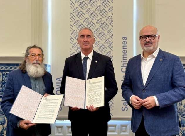 Firma del convenio entre el Ayuntamiento y la Real Academia de Historia y Arte de San Quirce