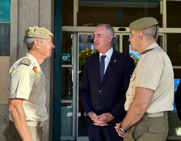 Visita nuevo director de la Academia de Artillería