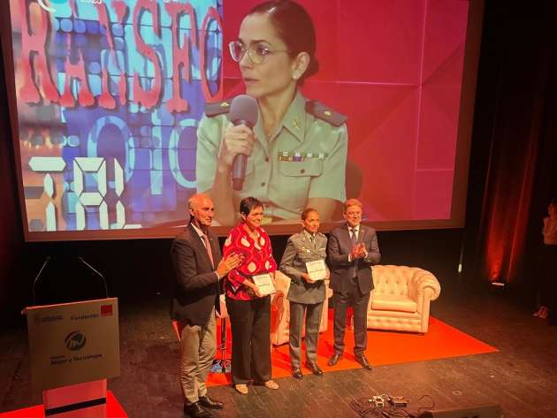 El Ayuntamiento de Segovia y la Fundación Orange hacen entrega del X Premio Mujer y Tecnología a Beatriz Gómez Jiménez y Carmen del Cerro de la Cruz