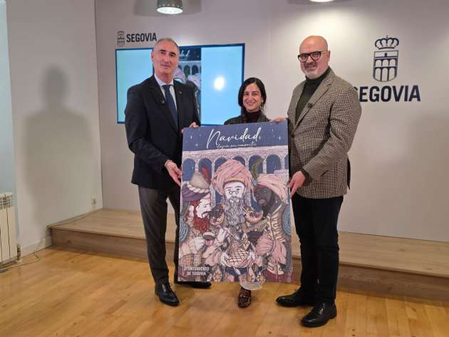 El alcalde de Segovia, José Mazarías, junto al concejal de Cultura, Juan Carlos Monroy, y la ilustradora del cartel, Ana Jarén, han presentado la programación organizada por el Ayuntamiento de Segovia para esta Navidad.