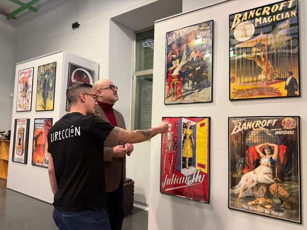 Exposición 100 años de magia en la sala expresa