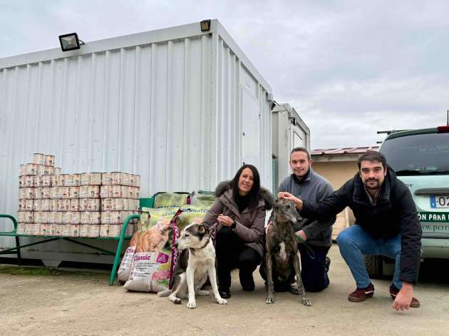 El Ayuntamiento entrega 300 kilos de alimento a la Asociación para la Defensa de los Animales de Segovia