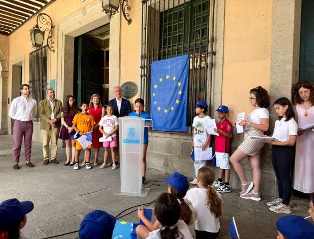 Acto por el día de Europa en la puerta del Ayuntamiento