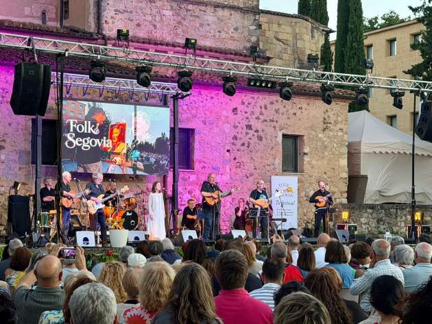 Multitudinario y emotivo homenaje a Luis Martín para abrir Folk Segovia 2026