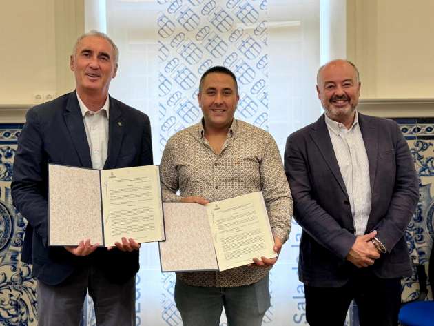 Firma del convenio de colaboración entre el Ayuntamiento y la Asociación de Jóvenes Empresarios (AJE)