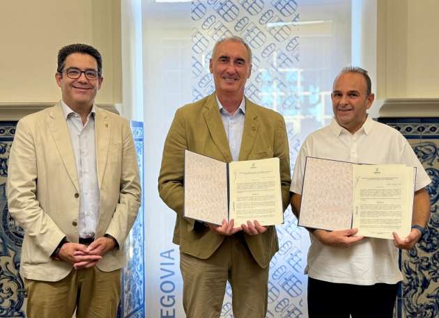 Firma convenio Radio Taxi
