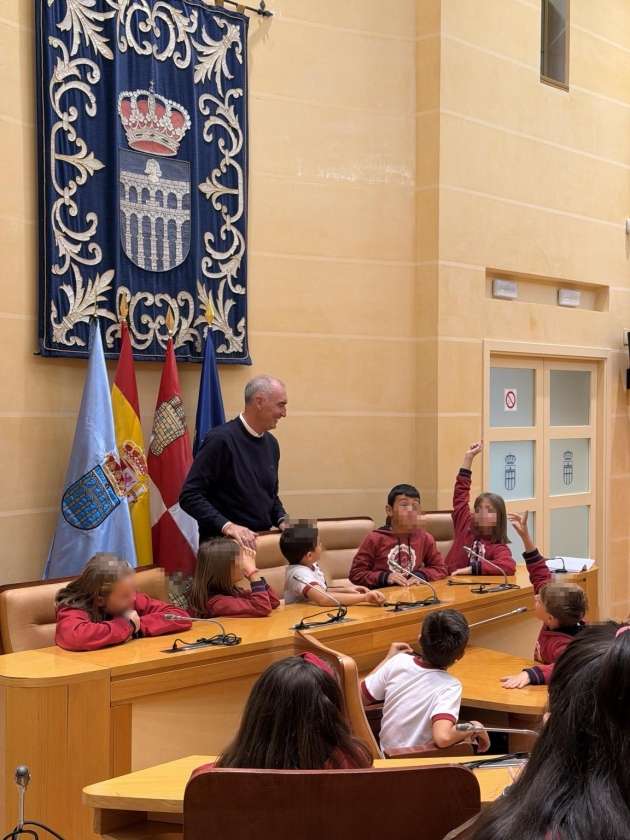 El Ayuntamiento recibe la visita de 300 escolares con motivo de la Semana Europea de la Democracia Local 
