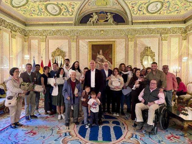 El Ayuntamiento da la bienvenida a sus nuevos “majos” y “majas”
